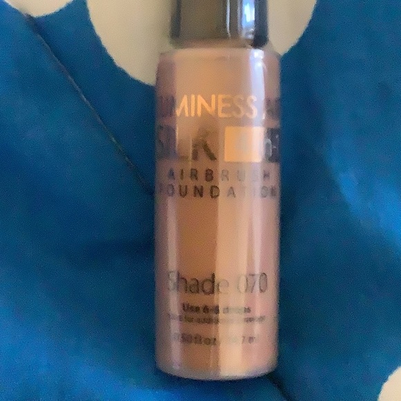 Luminess Air Silk  4 in 1 Airbrush Foundations - Picture 3 of 3